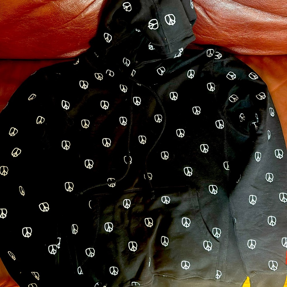 Black peace sign Chnge hoodie
